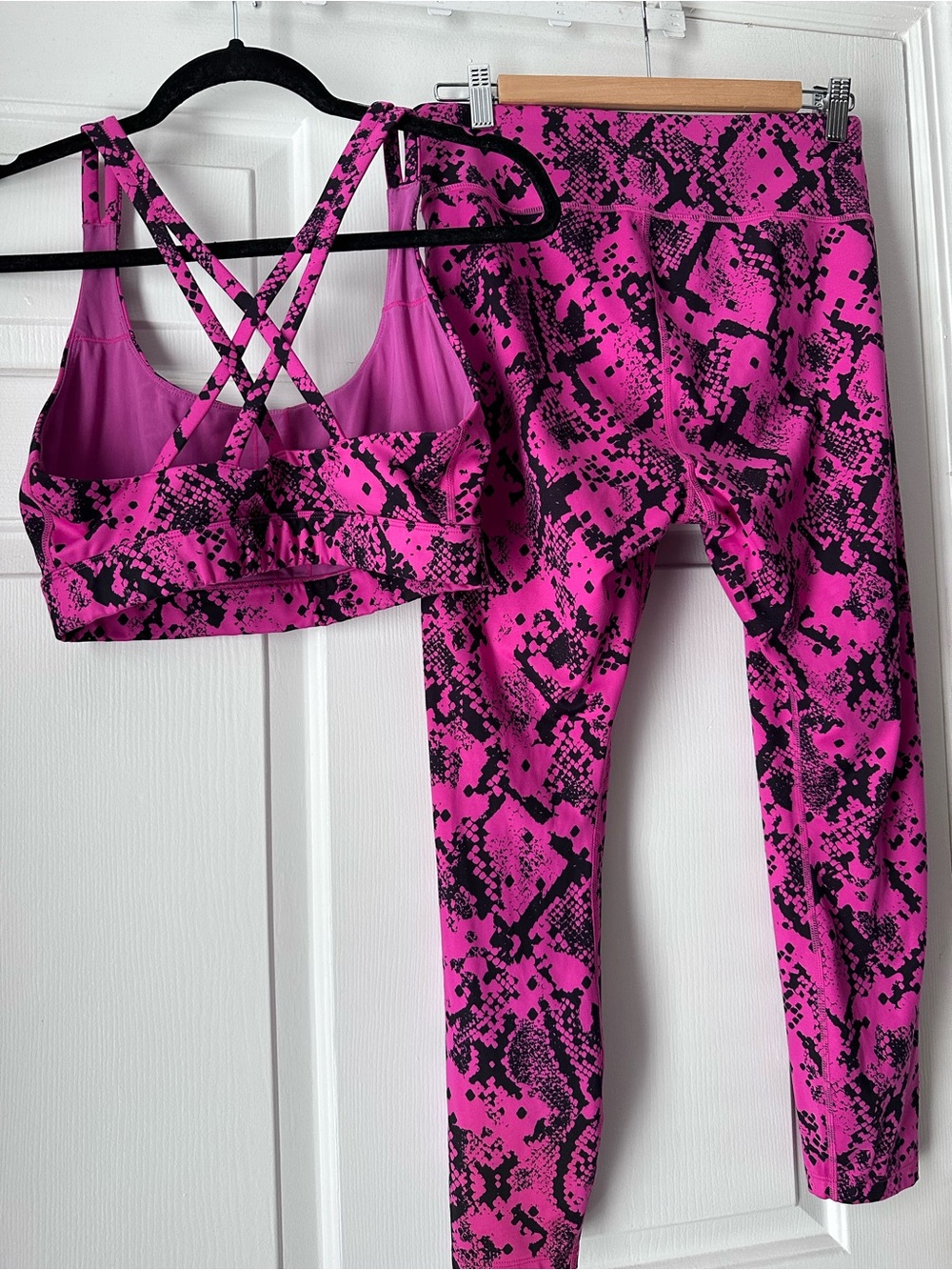 JoyLab Pink Black Snakeskin High-Rise Leggings 2 Piece Set M- Women's - Picture 4 of 5